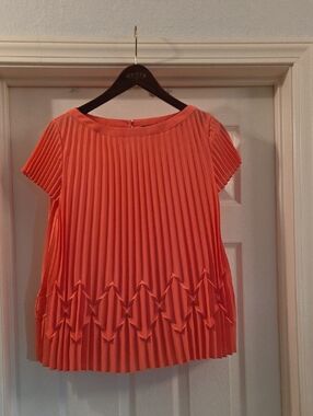 Ted Baker London Accordian Pleat Blouse in Coral Size 2 (US Size 6)